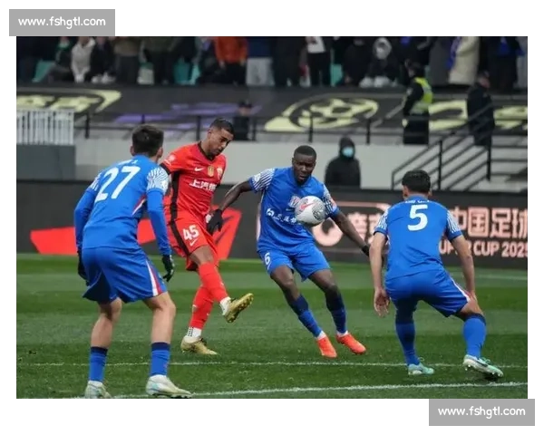 上海海港双线攻坚:补防强阵剑指双冠 上海海港双线攻坚:补防强阵剑指双冠